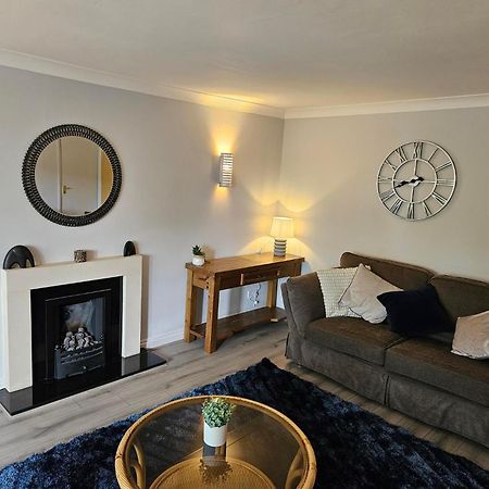 Redcot Gardens Stamford 4 Bed Contractor Familt Home With Parking Εξωτερικό φωτογραφία