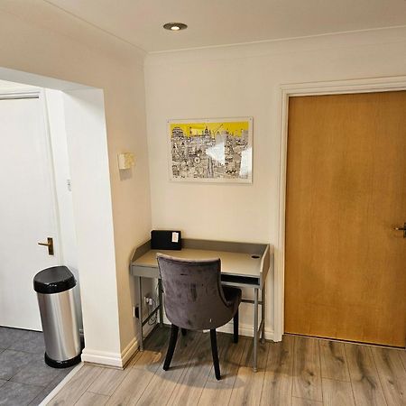Redcot Gardens Stamford 4 Bed Contractor Familt Home With Parking Εξωτερικό φωτογραφία