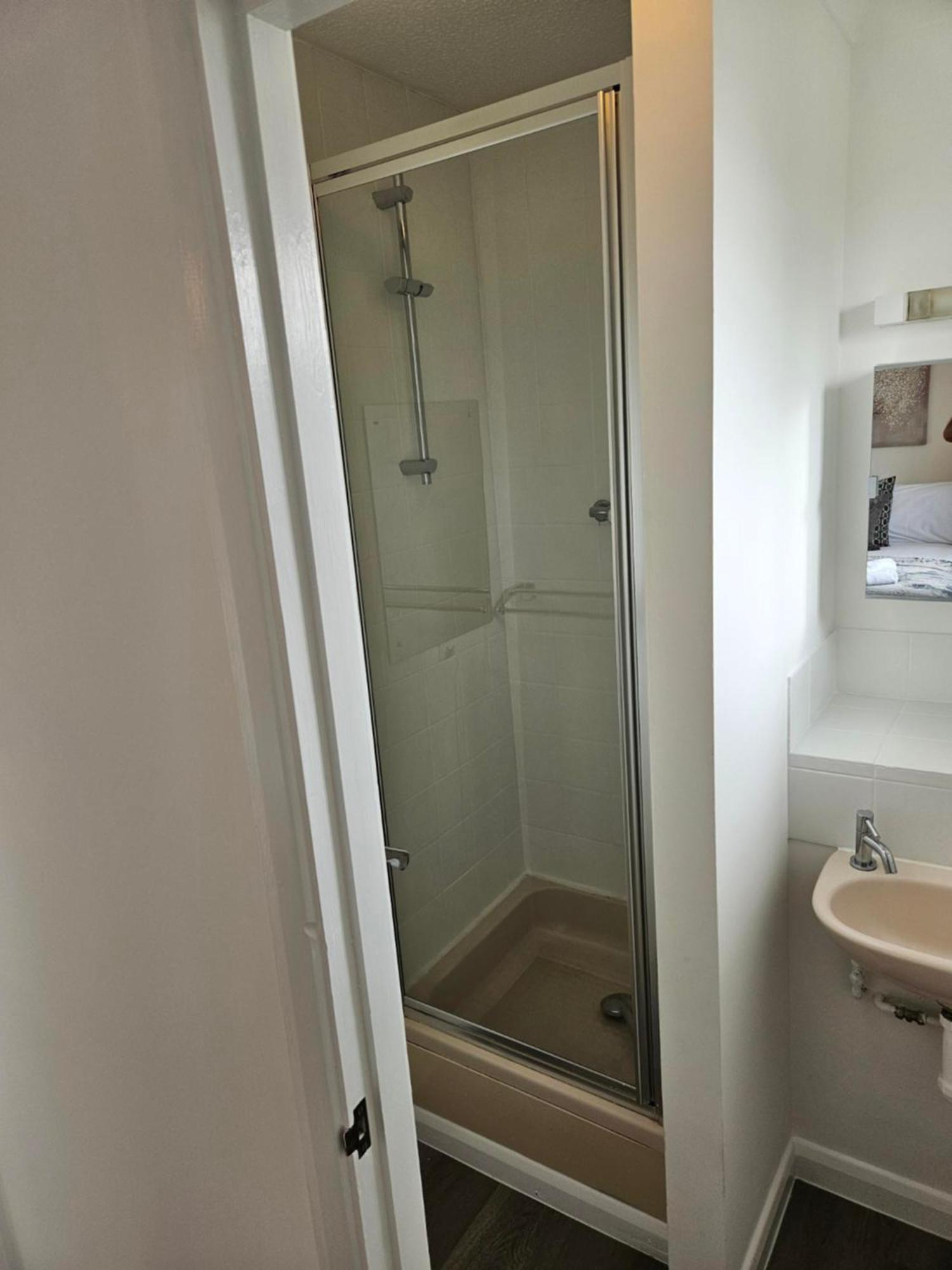 Redcot Gardens Stamford 4 Bed Contractor Familt Home With Parking Εξωτερικό φωτογραφία