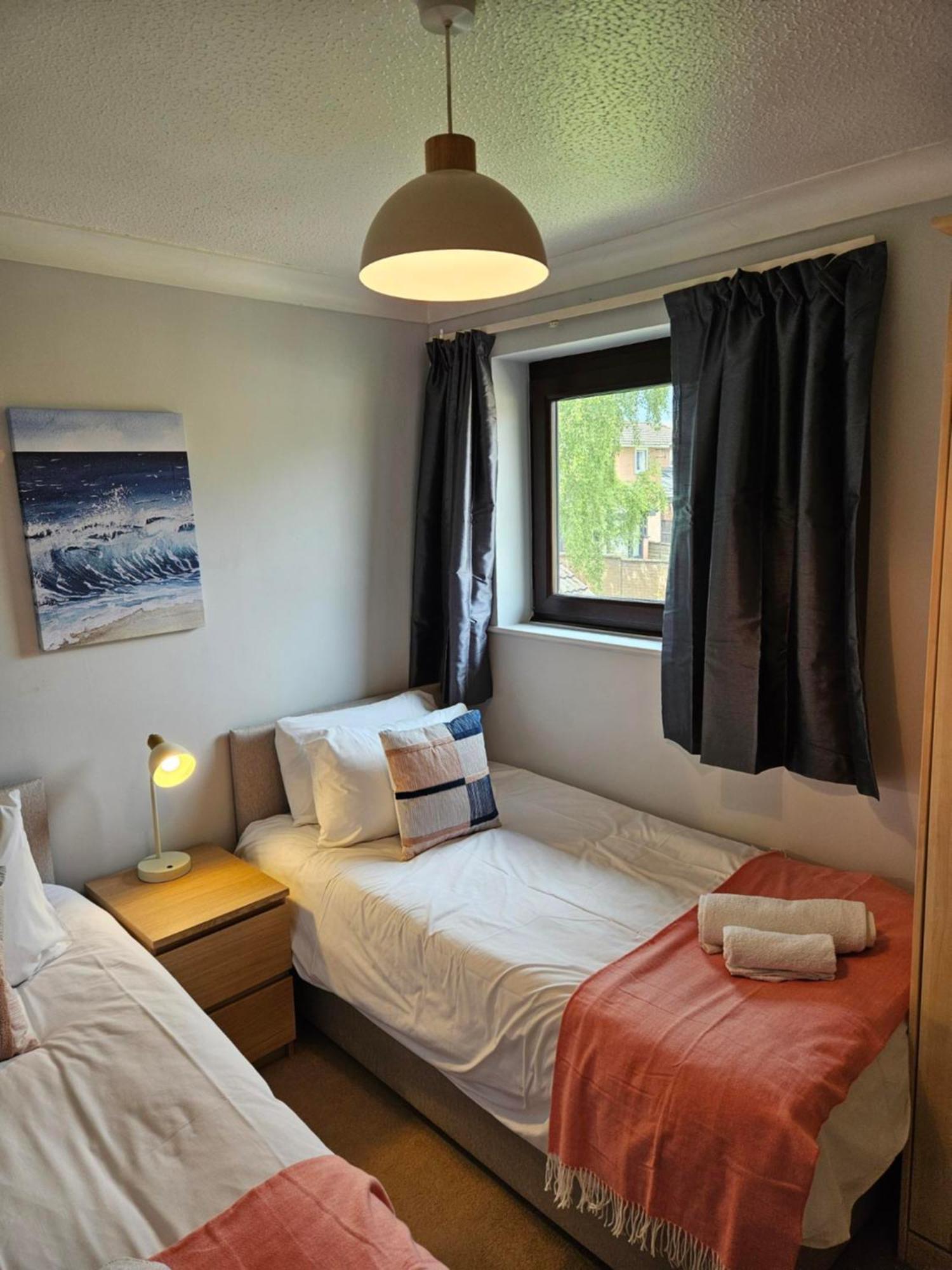 Redcot Gardens Stamford 4 Bed Contractor Familt Home With Parking Εξωτερικό φωτογραφία