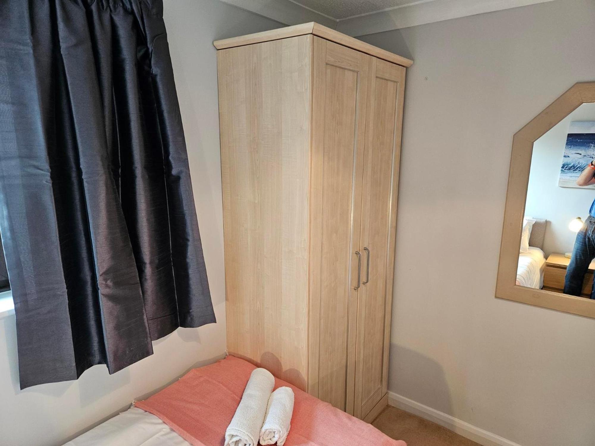 Redcot Gardens Stamford 4 Bed Contractor Familt Home With Parking Εξωτερικό φωτογραφία